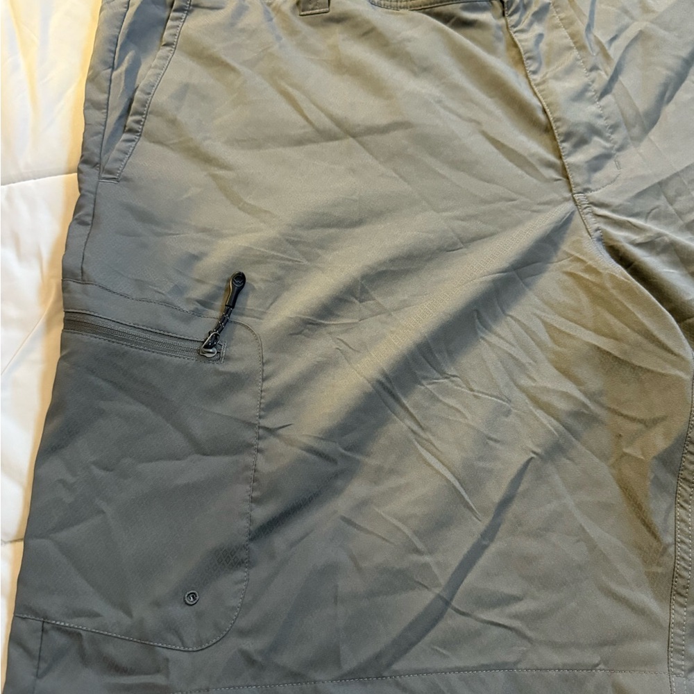 Magellan Outdoors Shorts Men's Fish Gear Water Repellent Gray Size 44 Inseam 10" - Picture 3 of 11